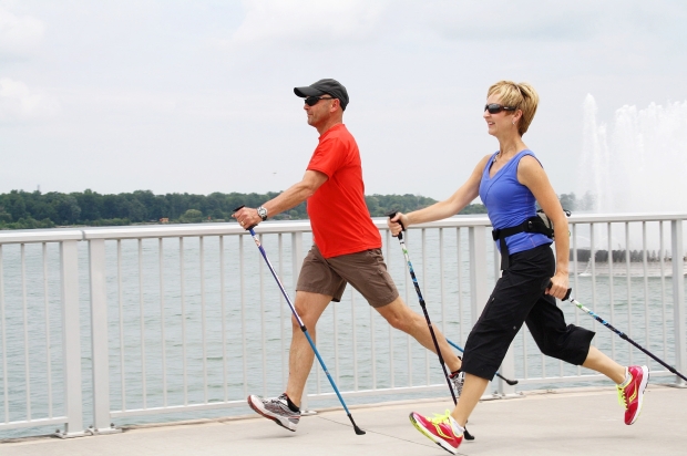 vena fórmula Comunismo Qué es Nordic Walking - Marcha nórdica - FuentePilates