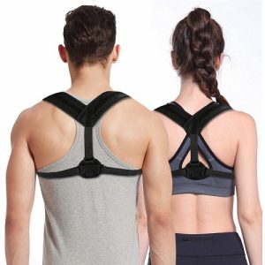 Corrector de postura adaptable tanto a cuerpos grandes como más menudos y cómodo de llevar bajo la ropa del día a día. / Fuente de imagen: www.amazon.es